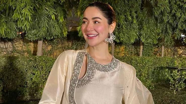 Top 30 Dress Looks of Hania Aamir